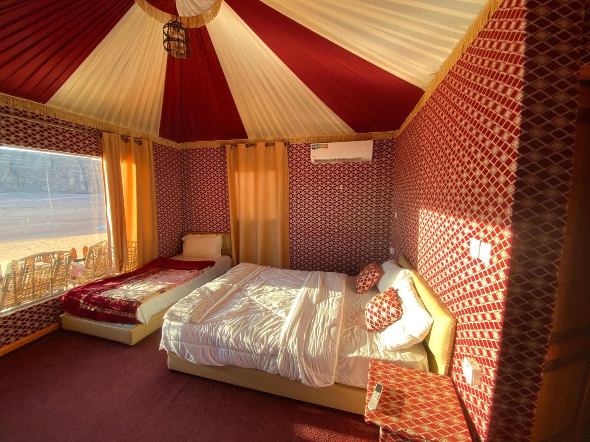 Angelina Wadi Rum Camp ภายนอก รูปภาพ